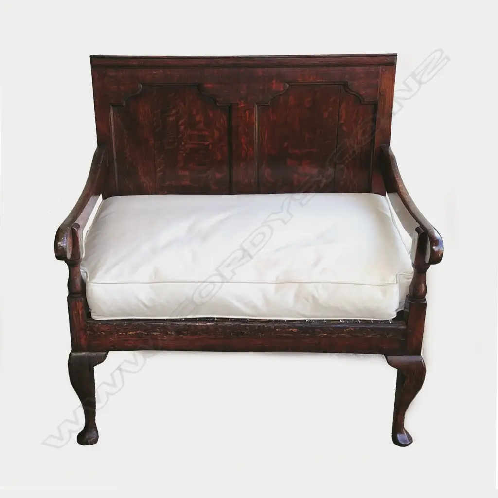 A Georgian oak settle of unusual small proportions Image 1++