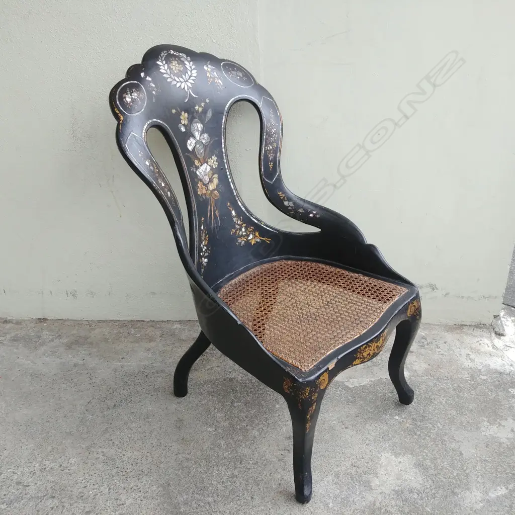 A Victorian papier-mâché hall chair Image 1++