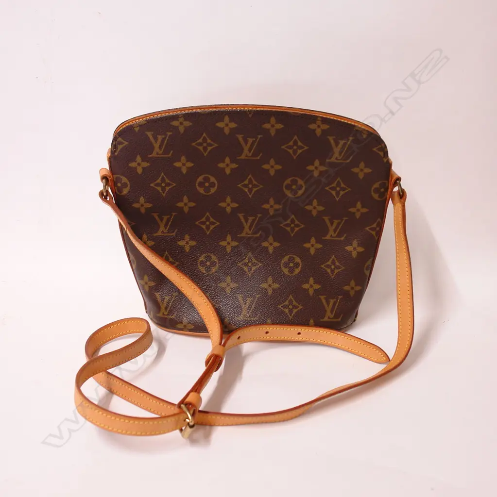 A vintage Louis Vuitton Drouot messenger & crossbody bag Image 1++