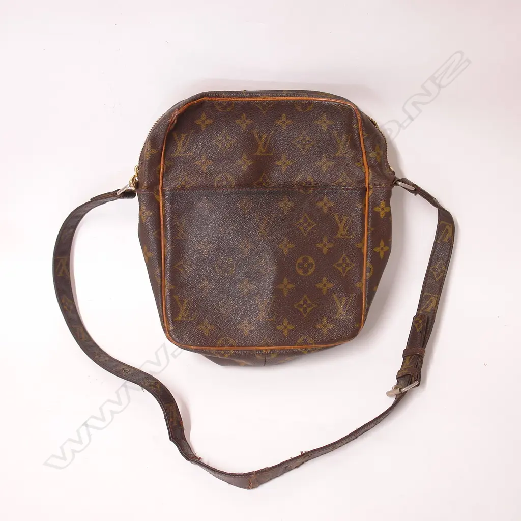 Vintage Louis Vuitton Monogram canvas Leather Petit Marceau cross-body bag Image 1++