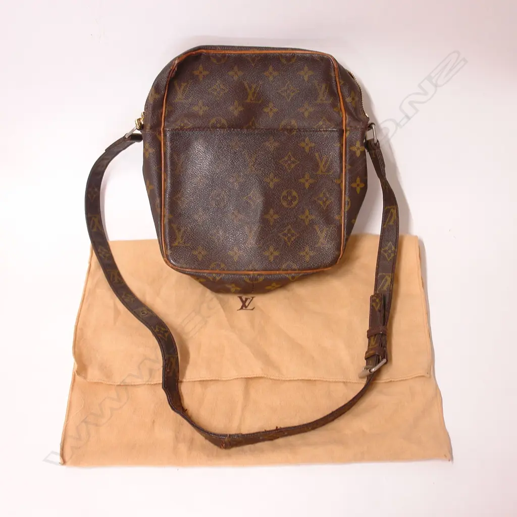 Vintage Louis Vuitton Monogram canvas Leather Petit Marceau cross-body bag Image 1++