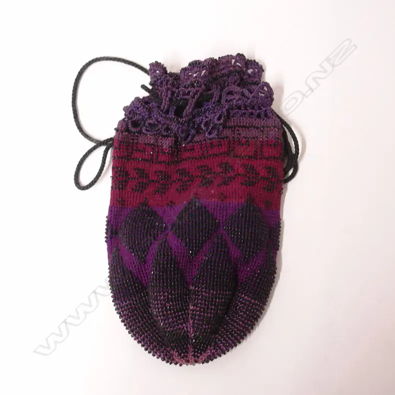 A vintage woven and beaded purse Image 1++