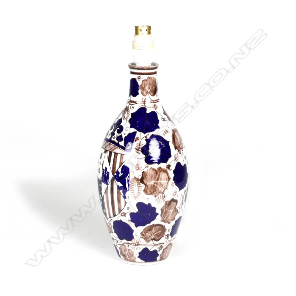 A N.Z. Gaylite lamp base Image 1++