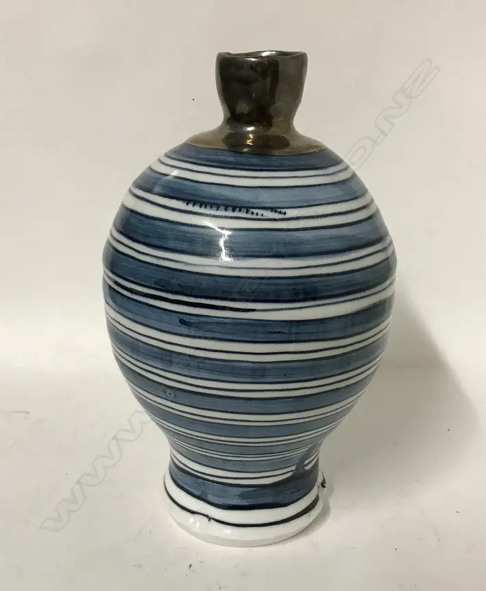 An Aaron Scythe porcelain vase Image 1++