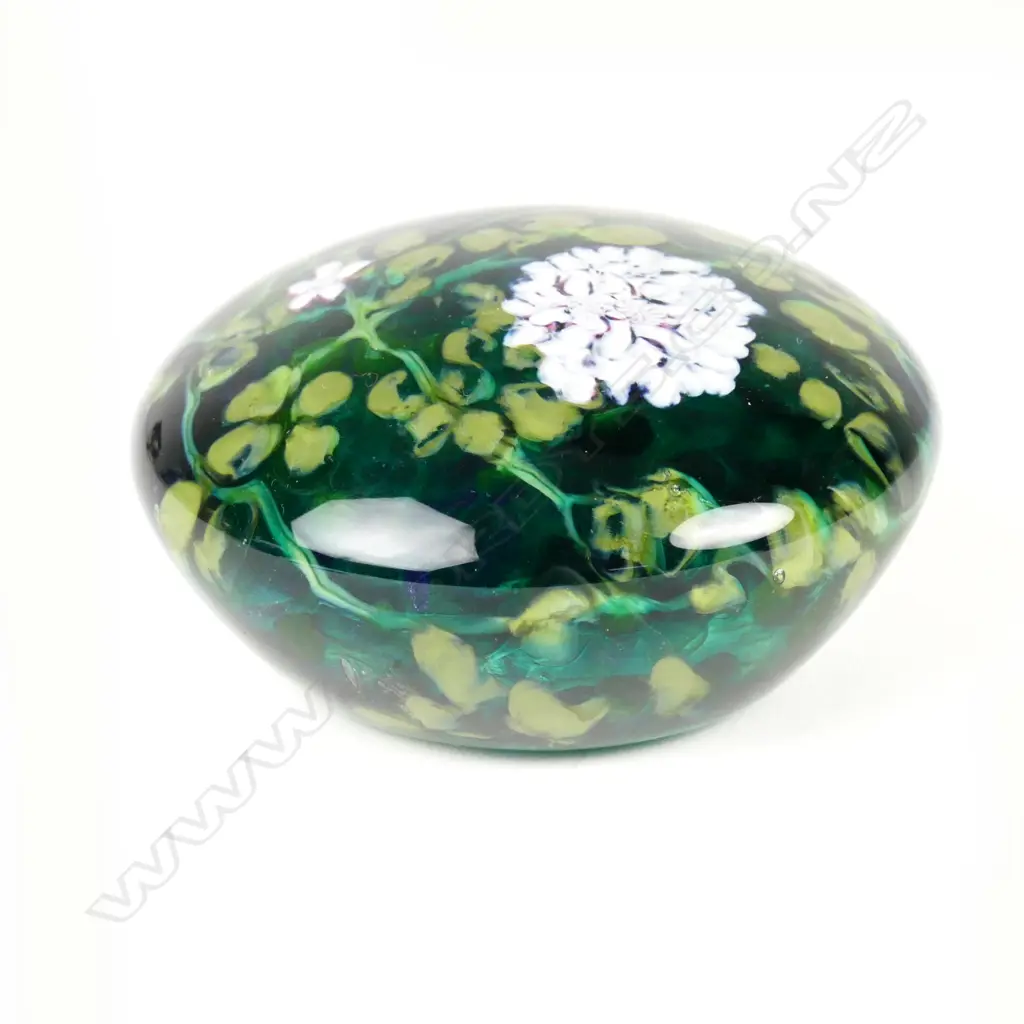 A Peter Raos glass paperweight Image 1++