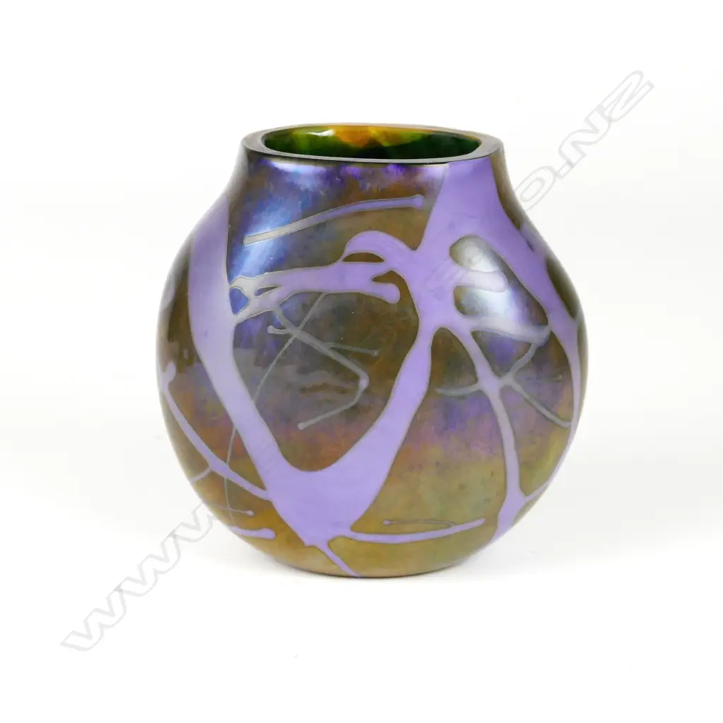 A Sunbeam Glassworks vase Image 1++