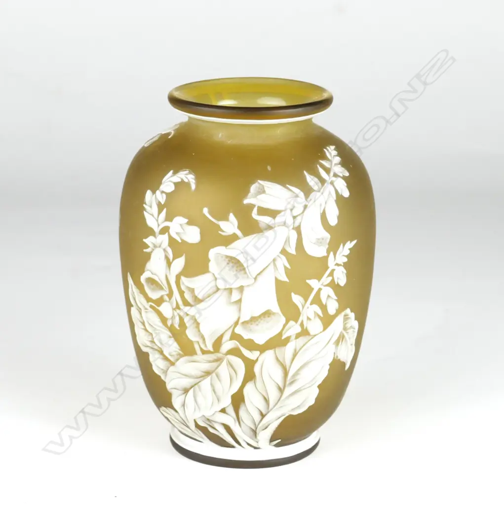 A Victorian Thomas Webb cameo glass vase Image 1++