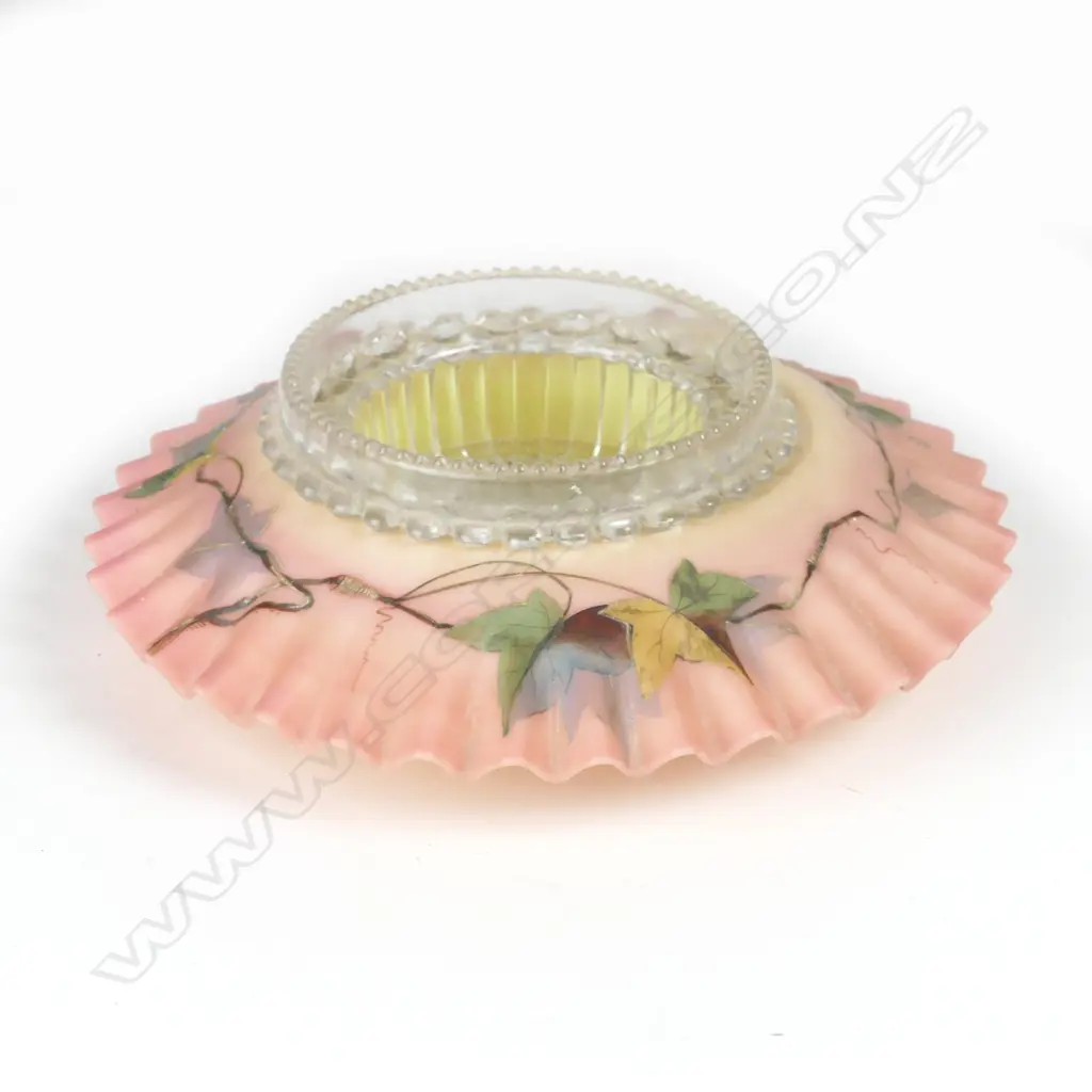 A Victorian Burmese glass fairy light Image 1++