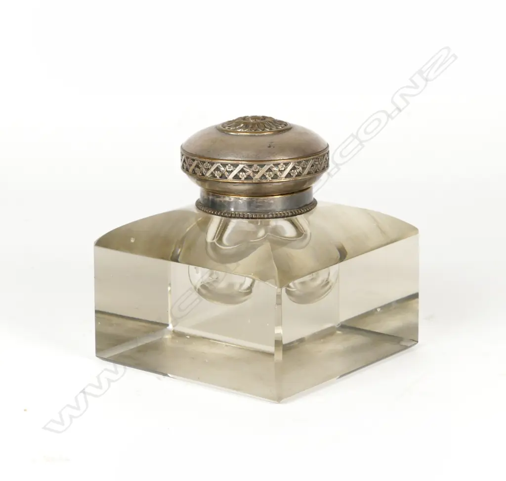 A large crystal ink bottle Image 1++