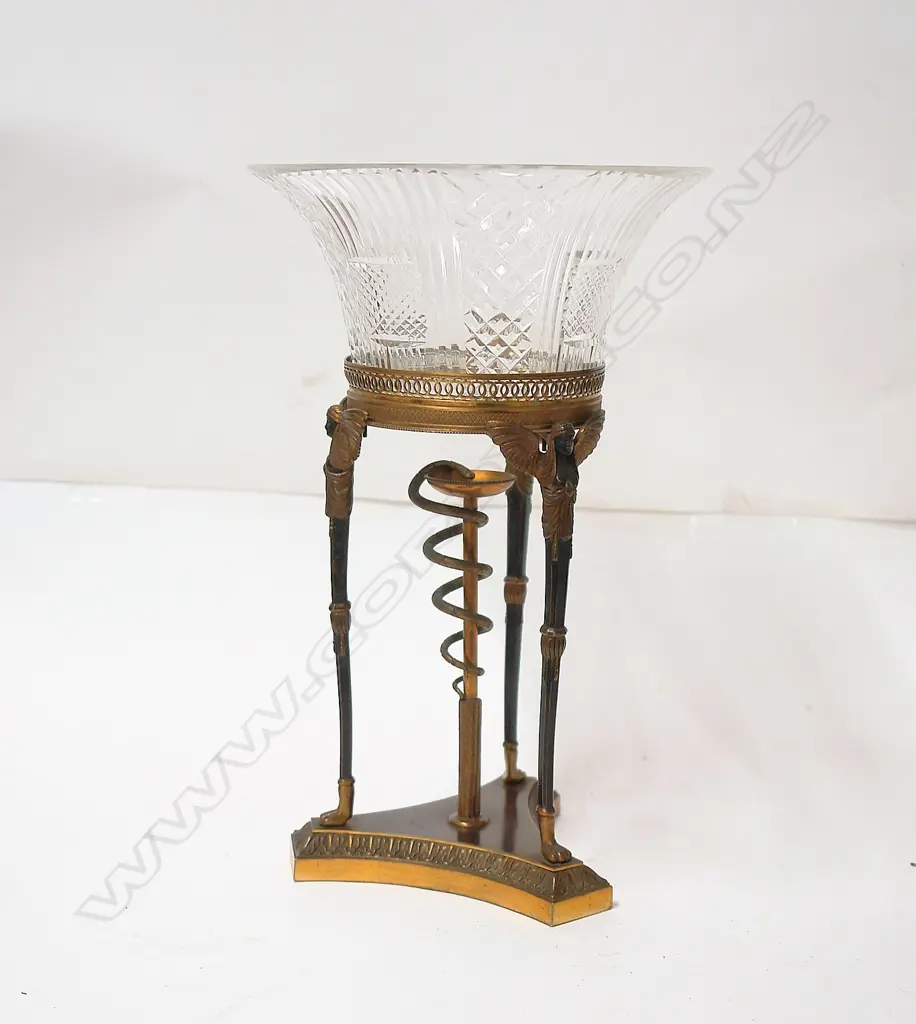A c.1900 Egyptian Revival fine cast bronze table centrepiece with fitted cut crystal bowl Image 1++
