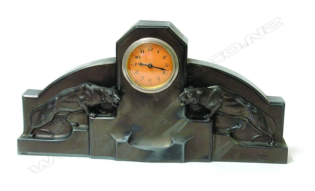 A European Art Deco mantel clock Image 1++