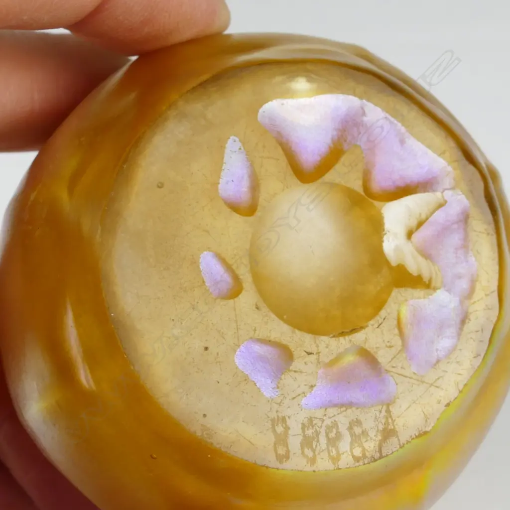 A small Tiffany glass octagonal double gourd vase Image 1++