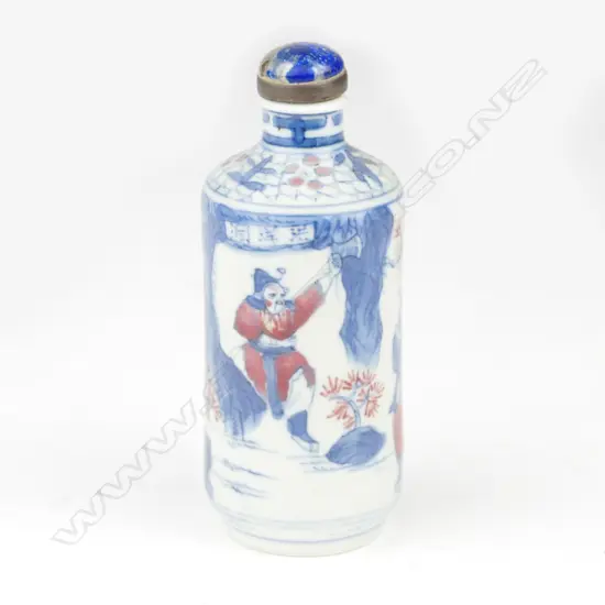 A Chinese porcelain snuff bottle