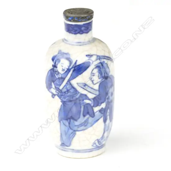 A Chinese porcelain snuff bottle