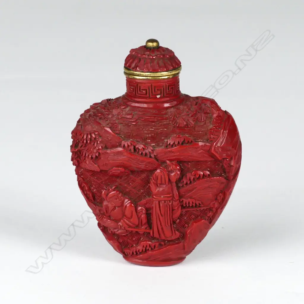 A Chinese cinnabar lacquer snuff bottle Image 1++
