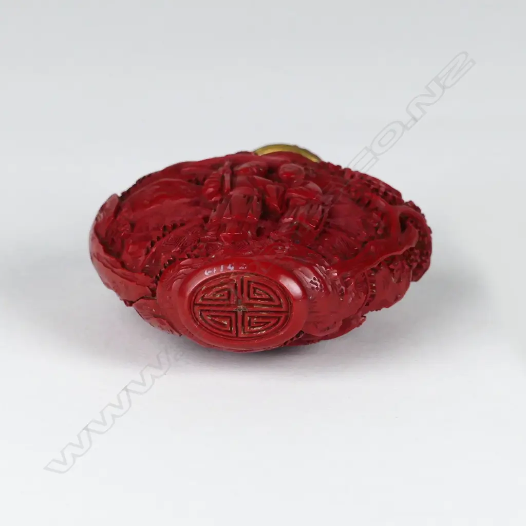 A Chinese cinnabar lacquer snuff bottle Image 1++