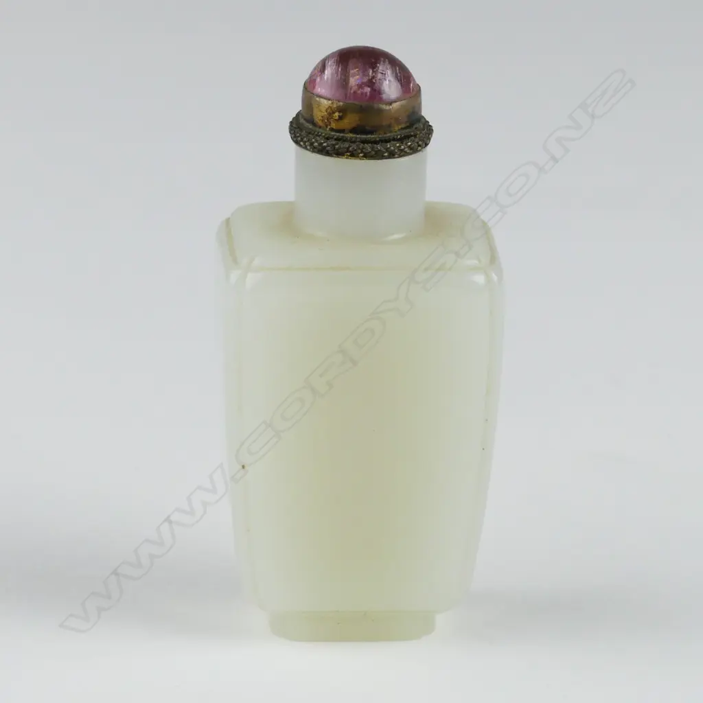 A Chinese mutton fat jade snuff bottle Image 1++
