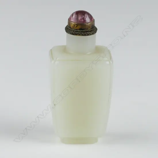 A Chinese mutton fat jade snuff bottle
