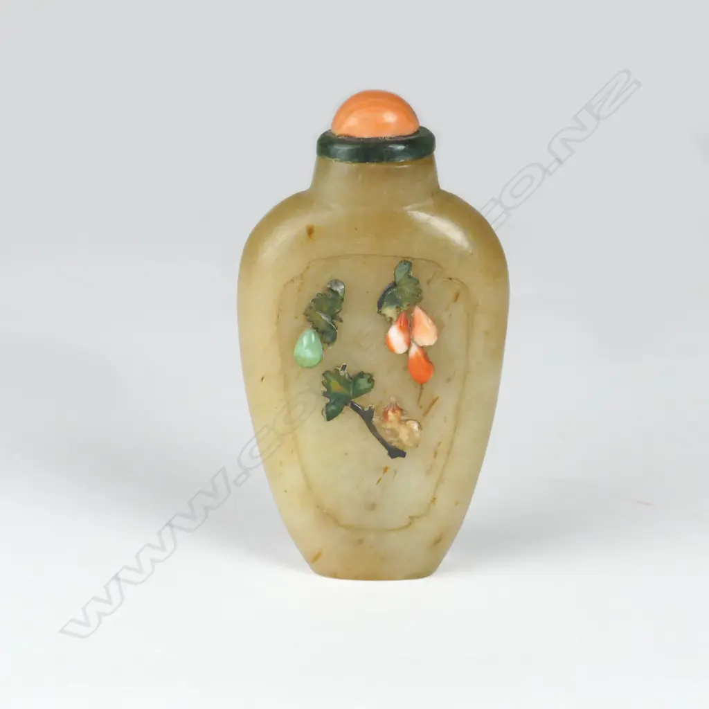 A Chinese jade snuff bottle Image 1++