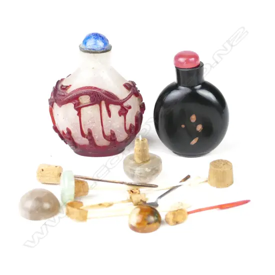 Two Chinese glass snuff bottles