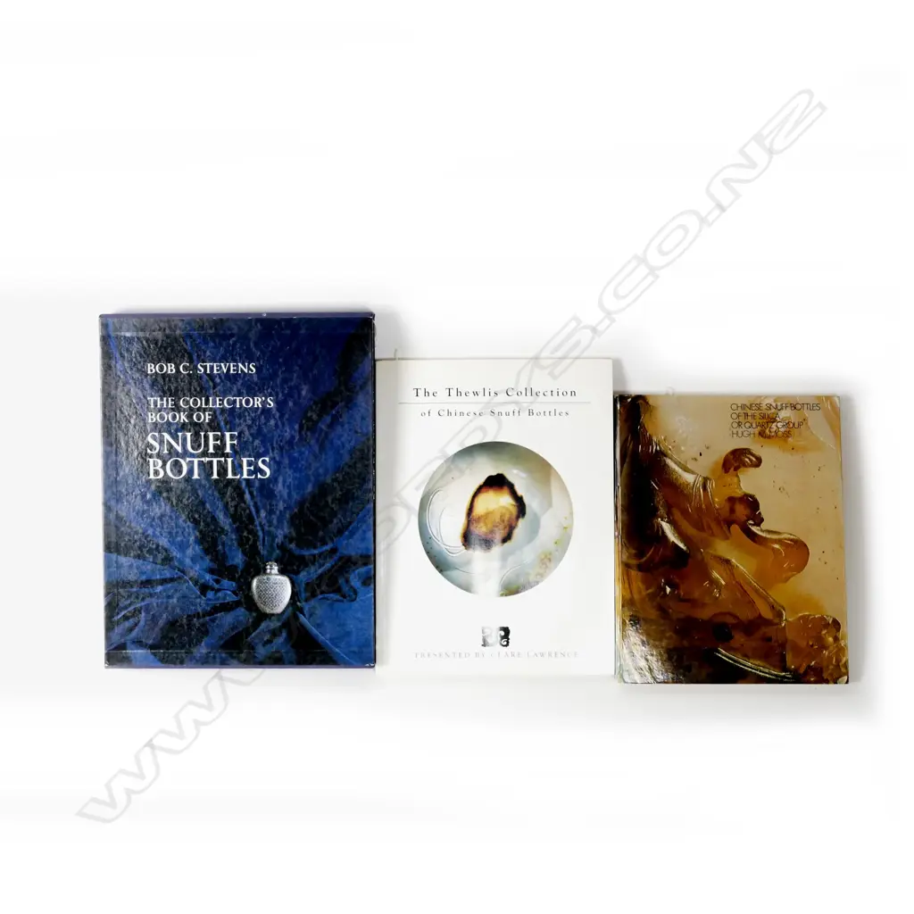 Three reference books on Chinese snuff bottles Image 1++