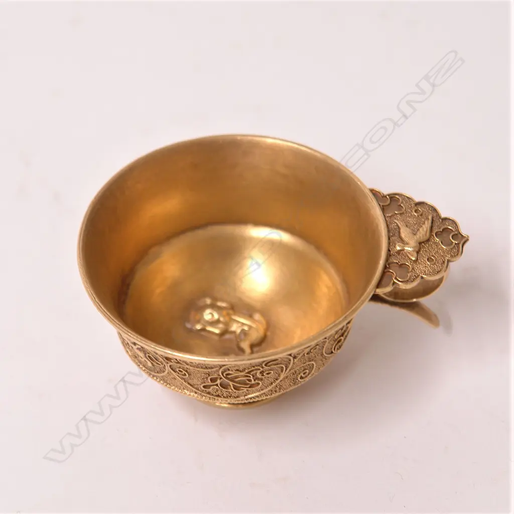 A fine and old (Qing Dynasty) silver gilt cup Image 1++