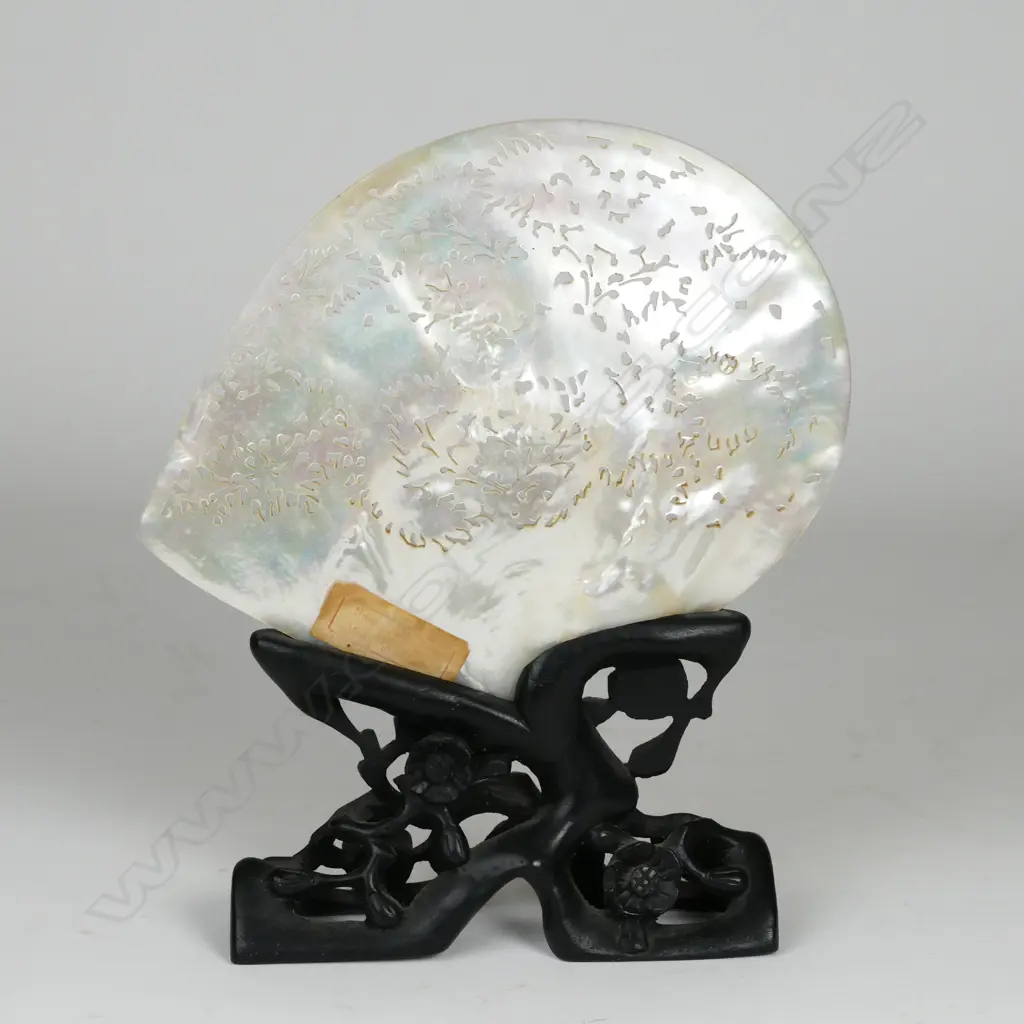A mother-of-pearl shell on stand Image 1++