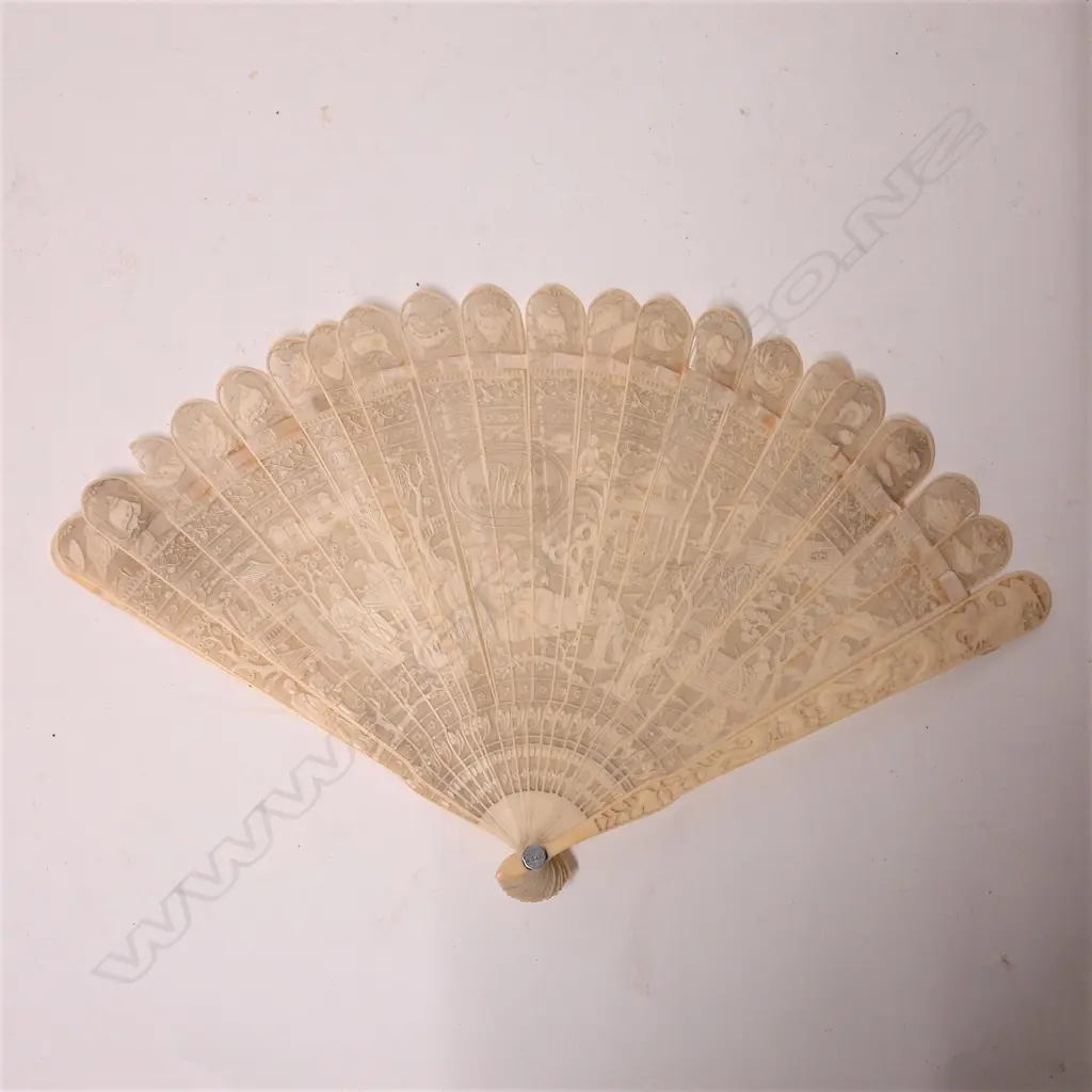 A 19thC Chinese finely carved ivory fan Image 1++
