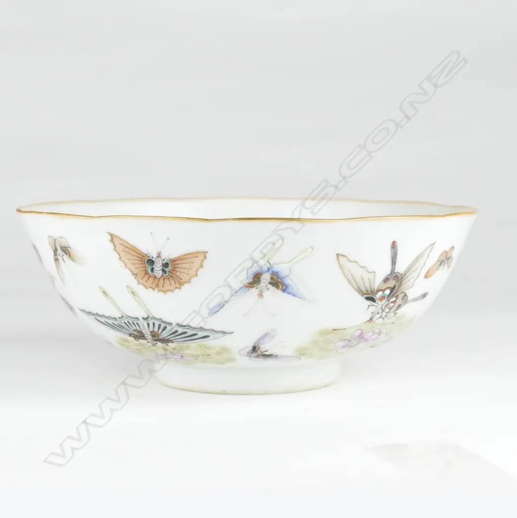 A Chinese famille rose bowl Image 1++