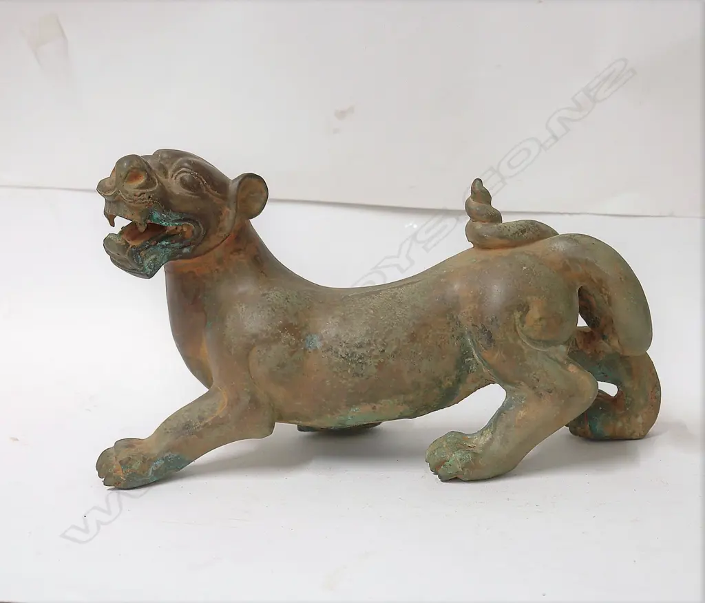 A Chinese Han type bronze chimera (mythical cat beast) Image 1++