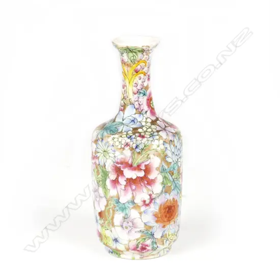 A small Chinese bottle vase