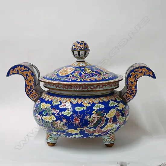 An impressive large Chinese enamel sensor with Qianlong Mark (19th Century)