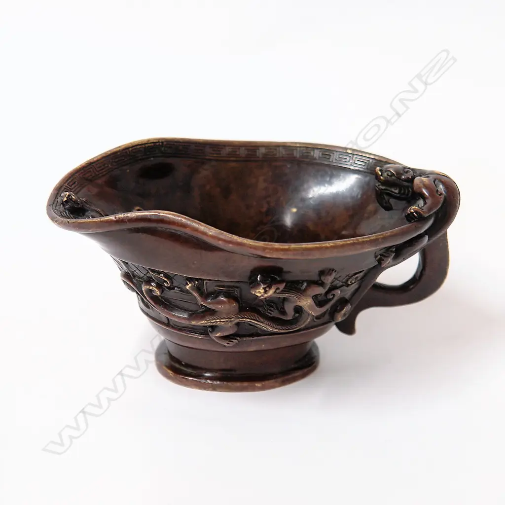 A Chinese quality Qianlong bronze libation cup Image 1++