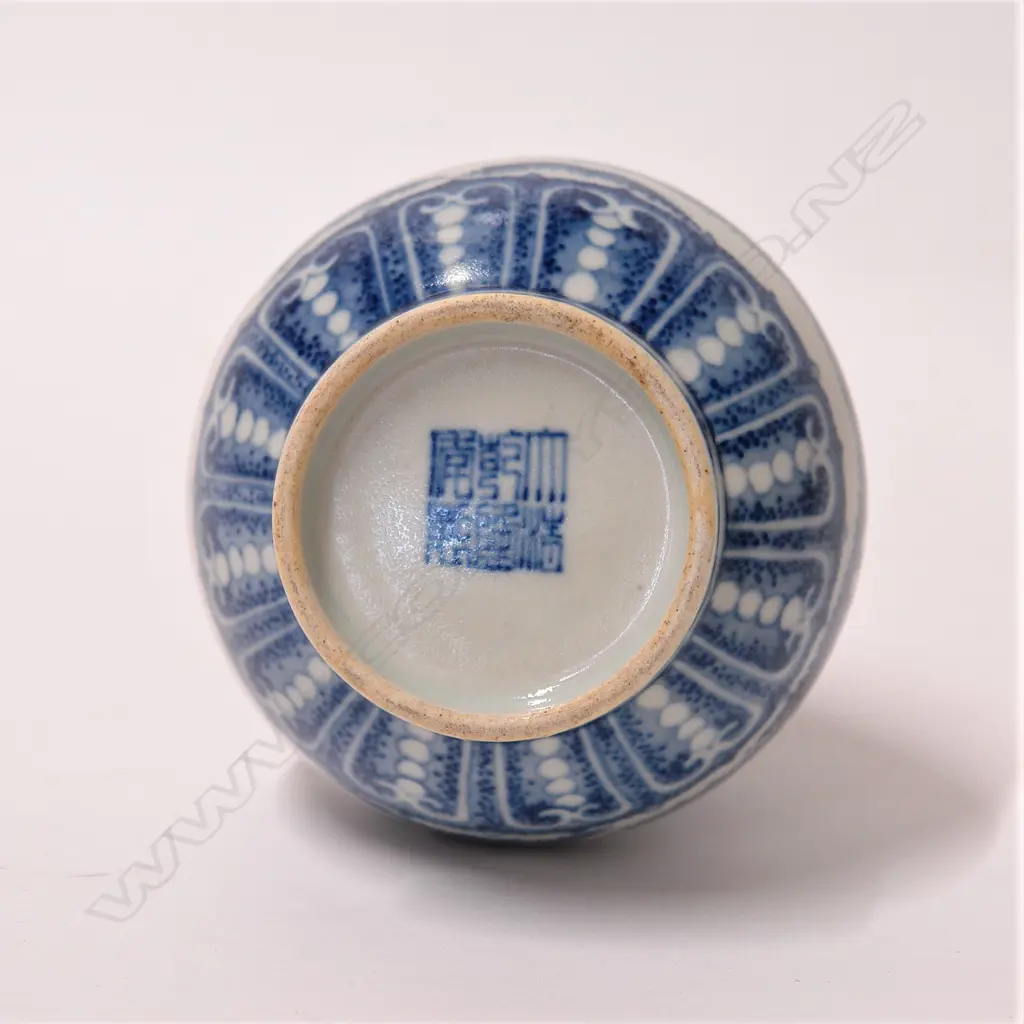 A quality small Chinese blue & white (Yuhuchun Ping) vase Image 1++