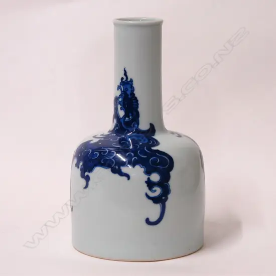 A Chinese ‘mallet’ vase