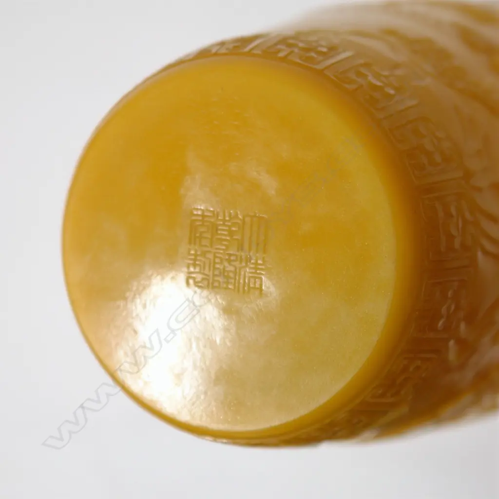 A fine quality Chinese Imperial yellow Peking glass vase Image 1++