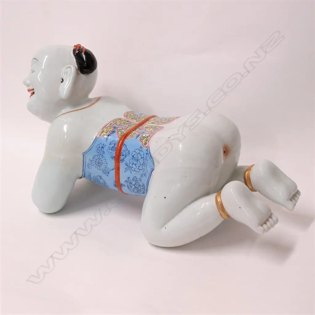 An old Chinese Imperial quality porcelain pillow Image 1++