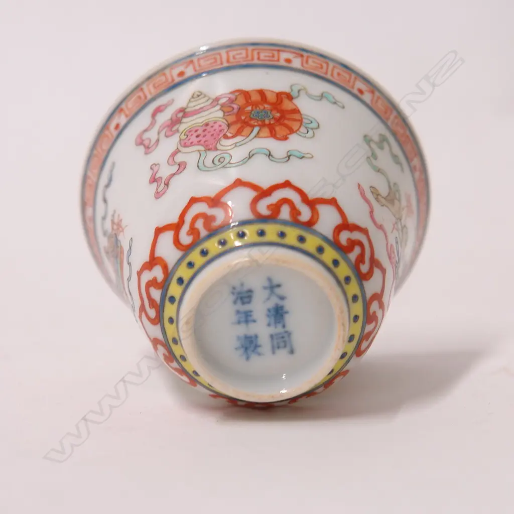 A small quality porcelain Chinese wine cup Image 1++