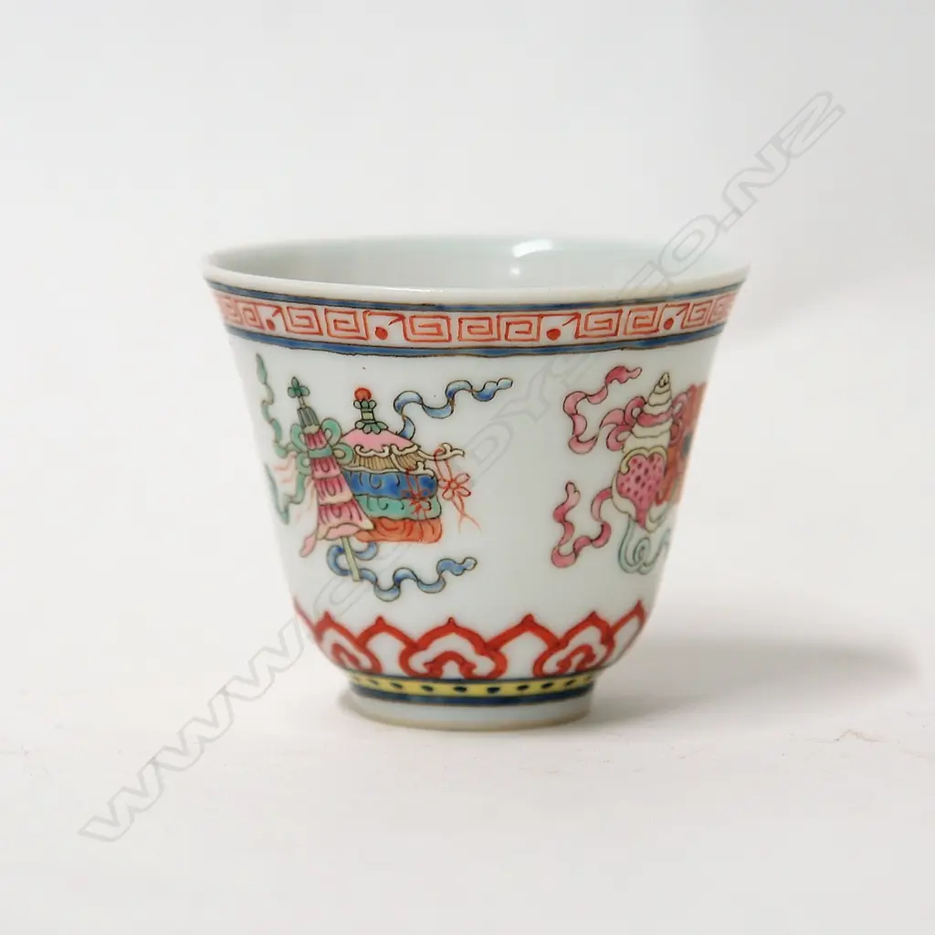 A small quality porcelain Chinese wine cup Image 1++