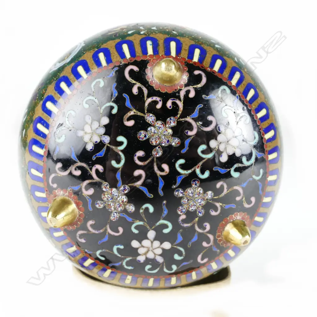 A fine Japanese Meiji period cloisonné potpourri jar Image 1++