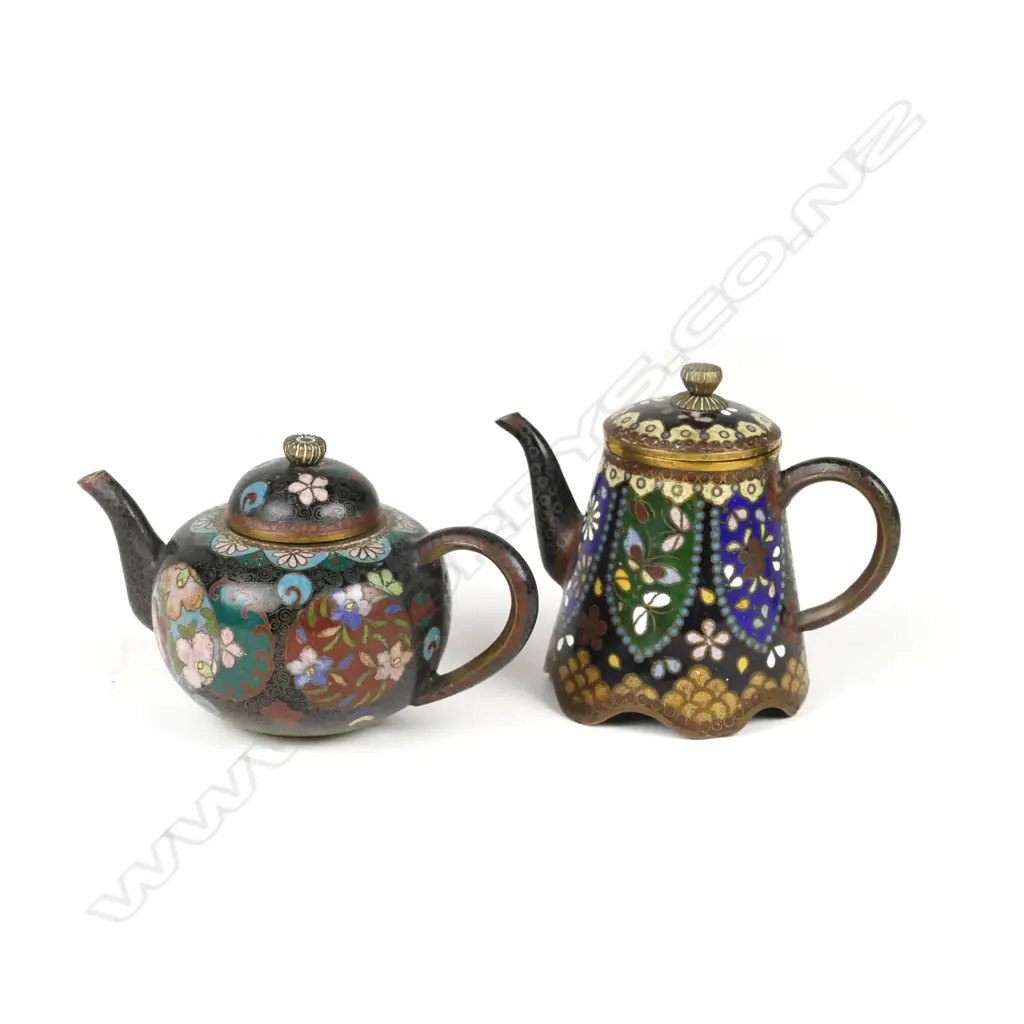 A miniature cloisonné teapot Image 1++
