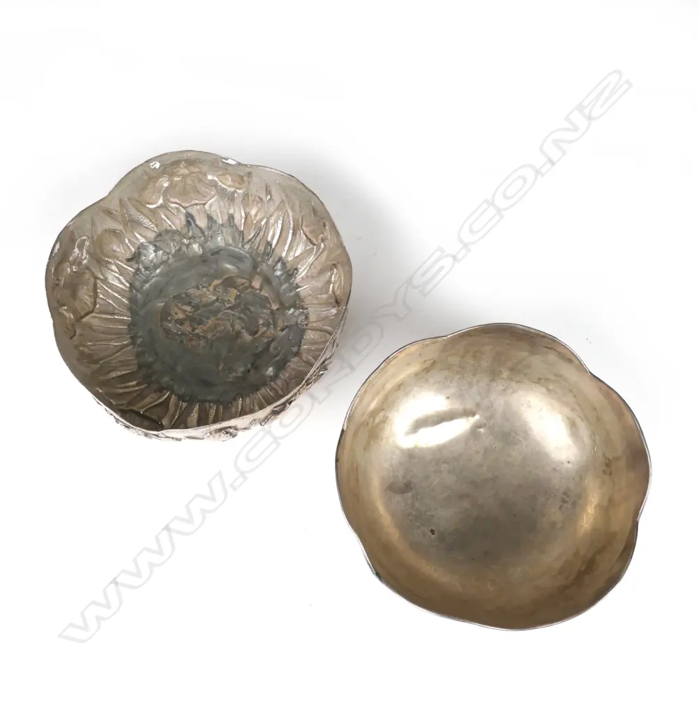 A matching set of four Japanese silver bowls with shaped borders Image 1++