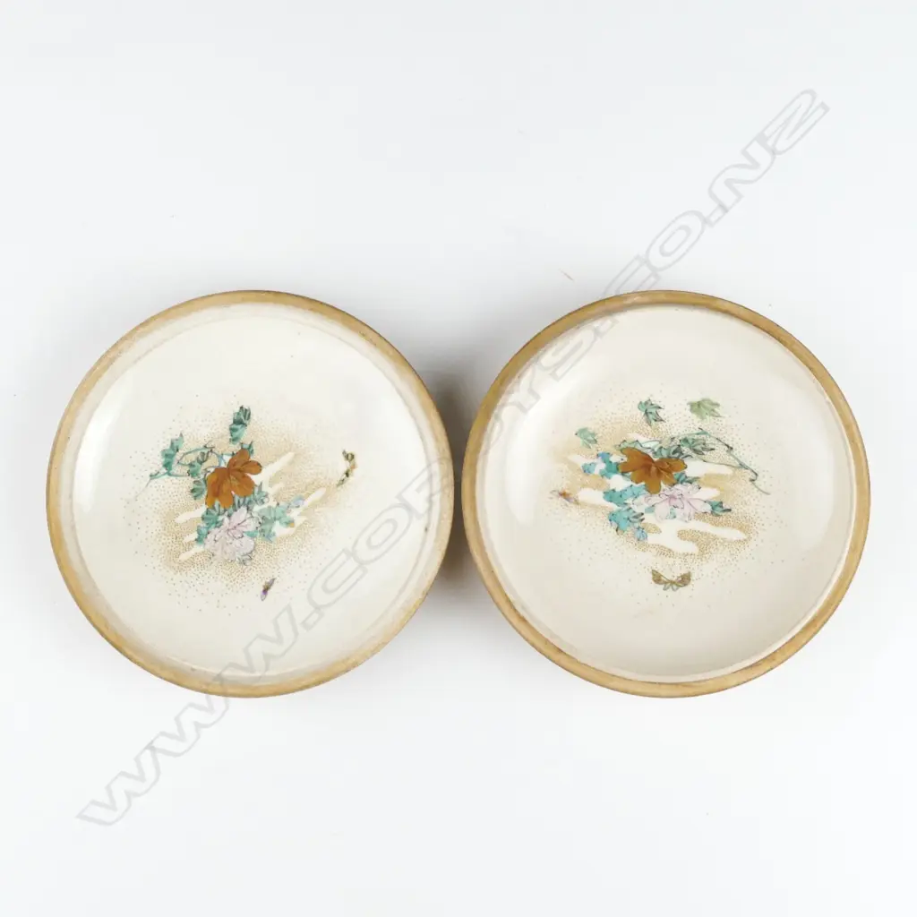 A fine Meiji period circular Satsuma box Image 1++