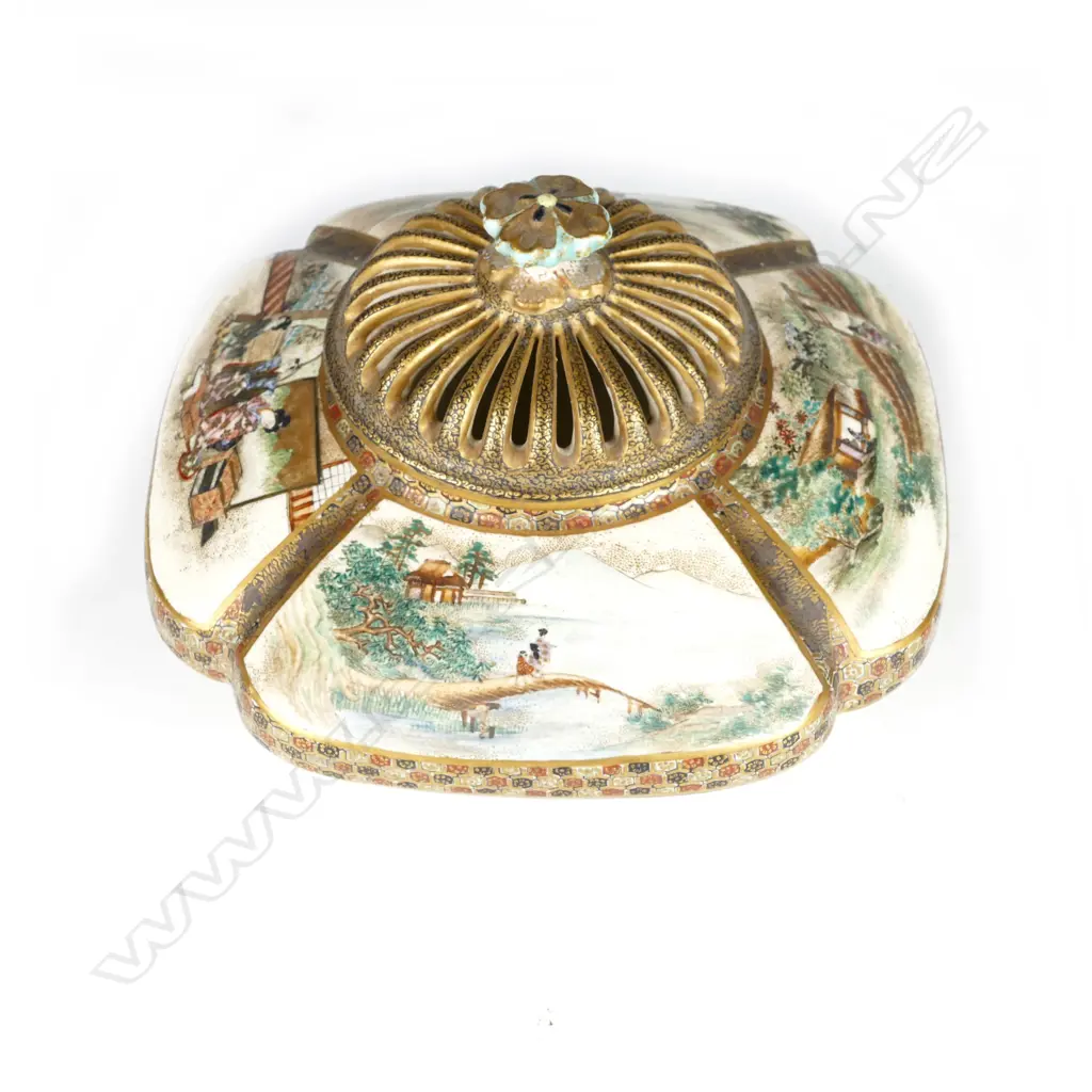 A Japanese Satsuma koro Image 1++