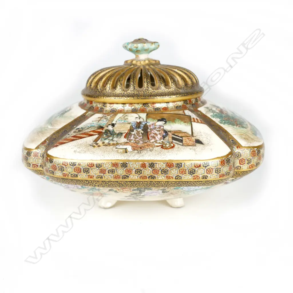 A Japanese Satsuma koro Image 1++