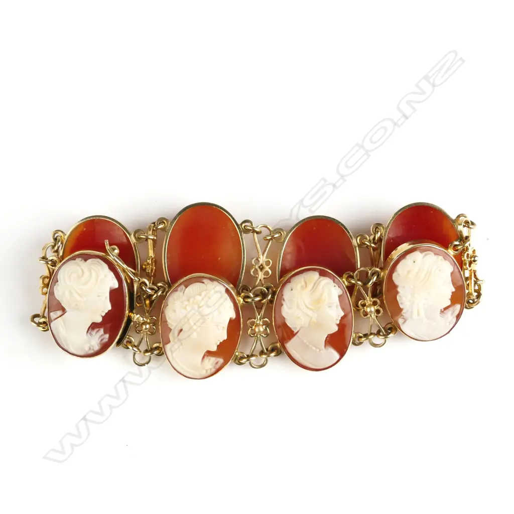 A lady's estate 9ct. yellow gold and cameo set bracelet Image 1++