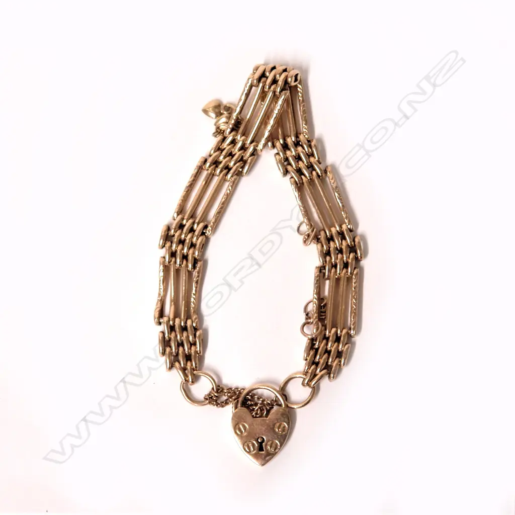An early 20thC 9ct. yellow gold lady's estate gate link bracelet Image 1++