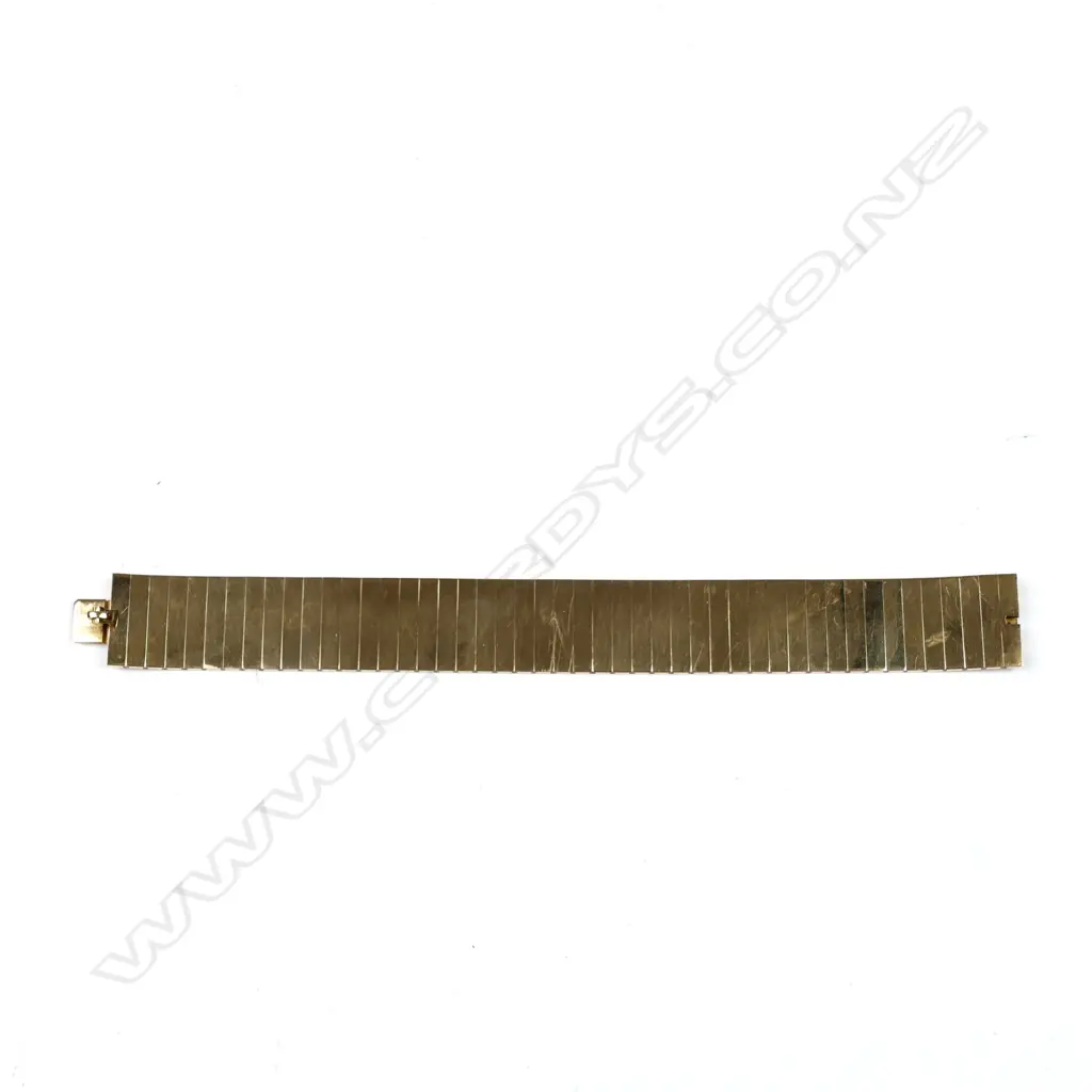 An 18ct. yellow gold bracelet Image 1++