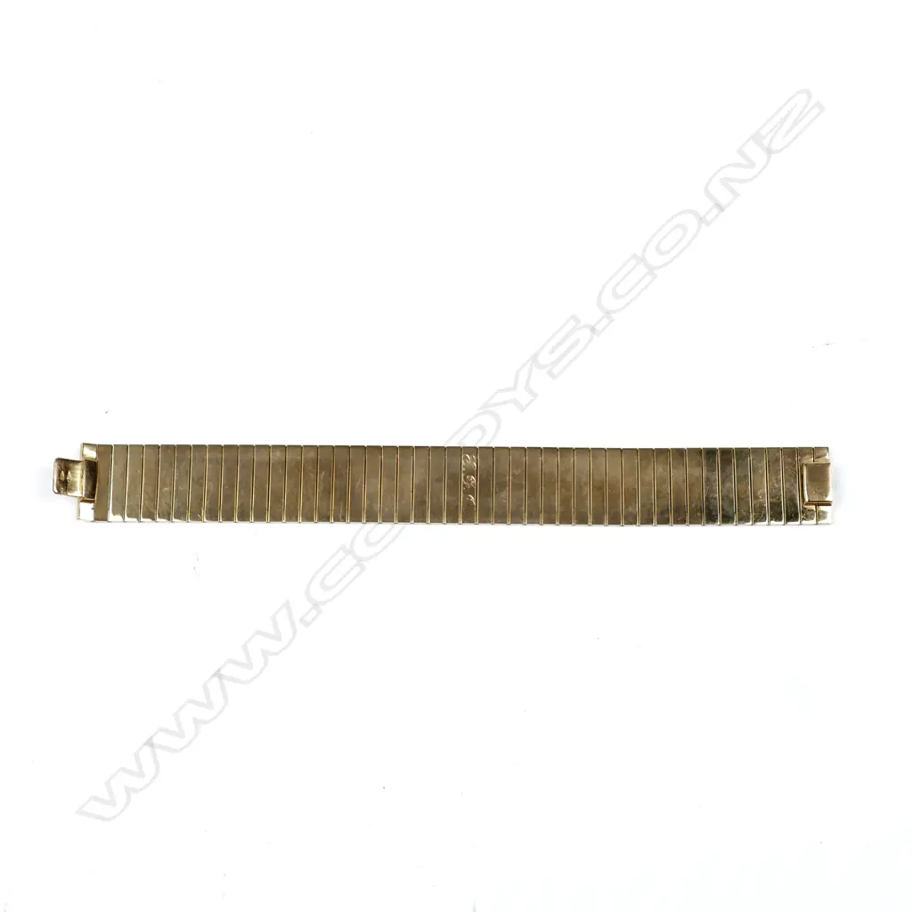 An 18ct. yellow gold bracelet Image 1++