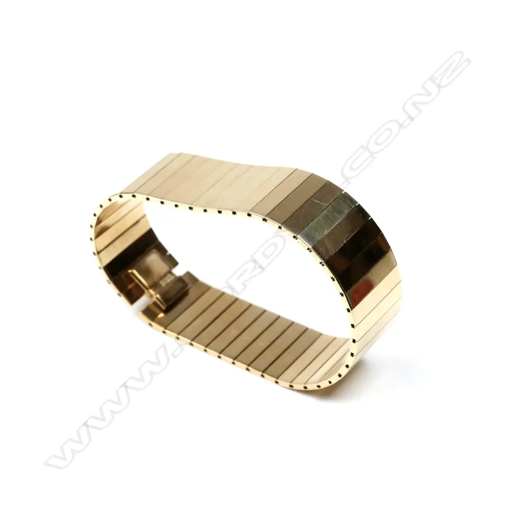 An 18ct. yellow gold bracelet Image 1++